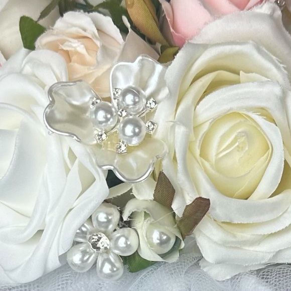 Bride Wedding Bridal Flowers Floral Bouquet Rose Pearls Rhinestone Brooch NEW - Picture 11 of 15